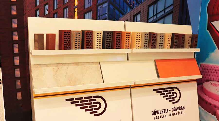 Keramiki kerpiçler we bezeg önümleri öndürilýär